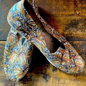 Monarch print Toms - like new condition.